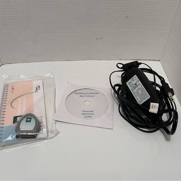 Cricut personal electronic cutting machine IOB - Picture 11 of 16